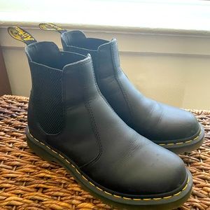 Dr. Martens 2976 Chelsea Boots